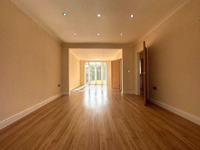 3 Bedroom Semi-Detached House To Rent In Slough, Berkshire, SL3