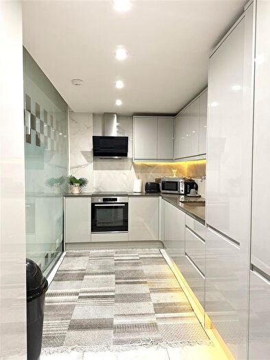 3 Bedroom Flat To Rent In Baker Street, London, W1U