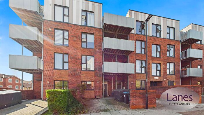 2 Bedroom Flat For Sale In Potash House, Canning Square, Enfield, EN1