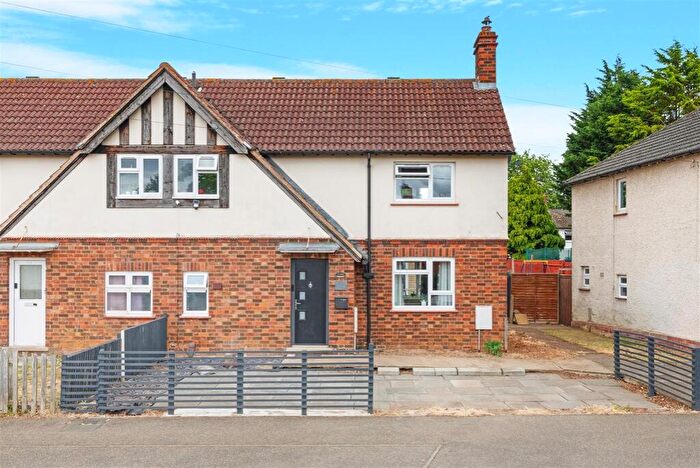 3 Bedroom Semi Detached House For Sale In Elm Road, Kettering, Northamptonshire, NN15