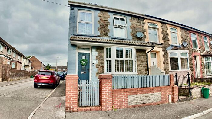 3 Bedroom End Of Terrace House For Sale In Elizabeth Street, Pentre, CF41
