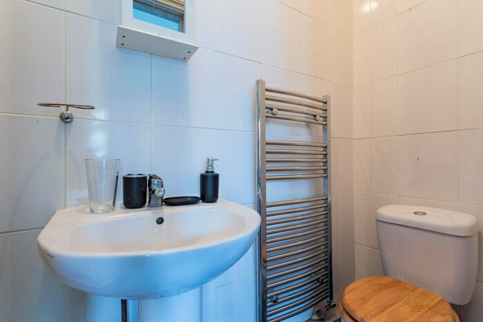 1 Bedroom Flat To Rent In Britania Road, IG1