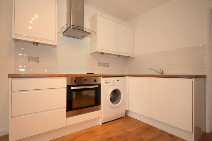 1 Bedroom Flat To Rent In Woodlands Court, Woking, GU22