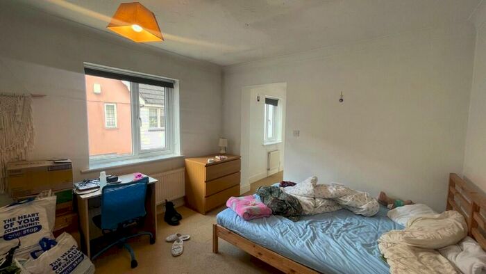 5 Bedroom Semi-Detached House To Rent In Mascot Square, Colchester, Essex, CO4