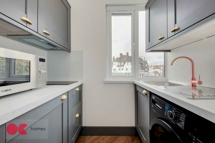 1 Bedroom Flat To Rent In Station Square, Gidea Park, Romford, RM2