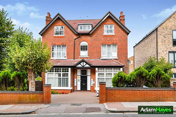2 Bedroom Flat For Sale In Woodside Park Road, North Finchley, N12