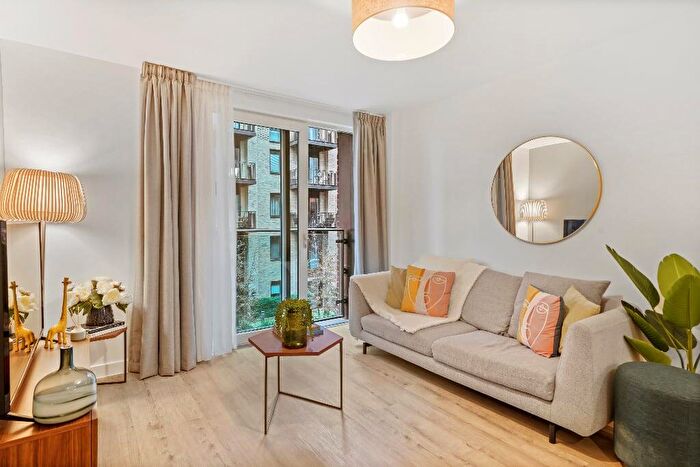 2 Bedroom Apartment To Rent In Farrier, M5