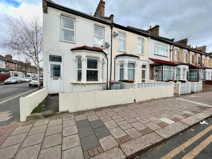 3 Bedroom End Of Terrace House To Rent In Sherrard Road, London, E7