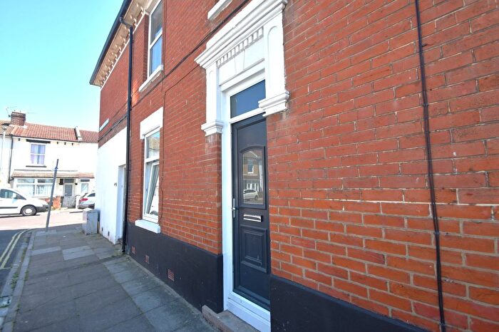 2 Bedroom Flat To Rent In Farlington Road, Portsmouth, Hampshire, PO2