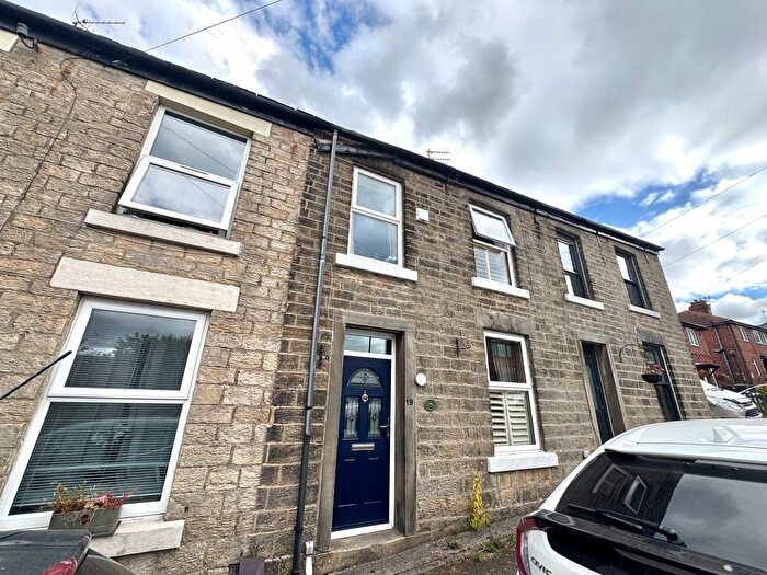3 Bedroom Property To Rent In Chapel Street, High Peak, SK22