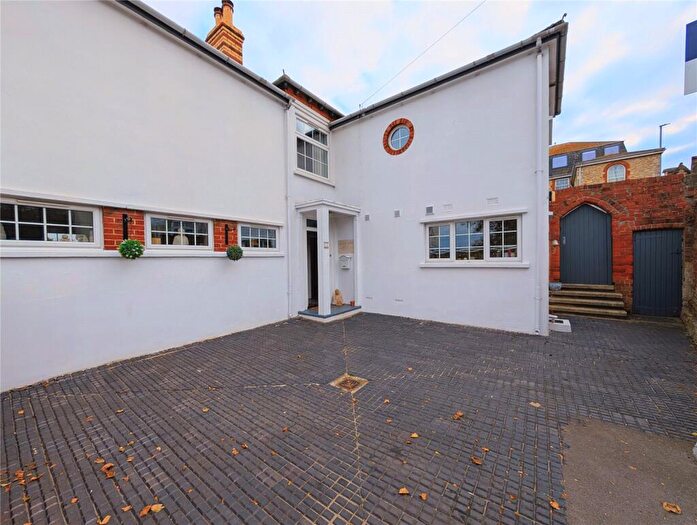 3 Bedroom Detached House For Sale In Rodwell Road, Weymouth, Dorset, DT4