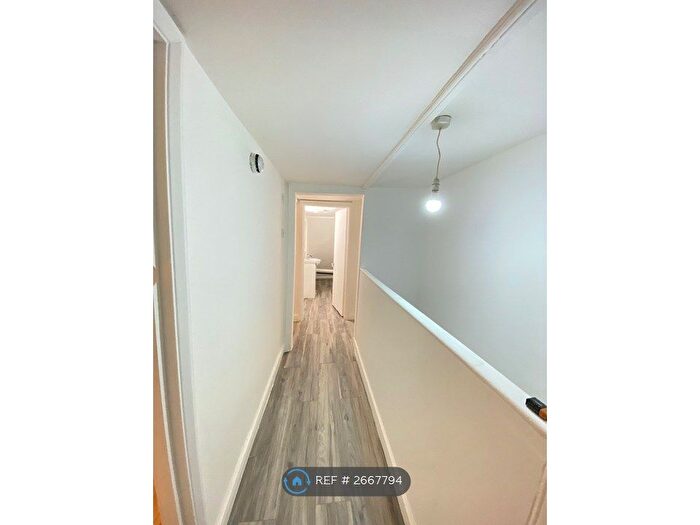 2 Bedroom Flat To Rent In High Road, London, N22