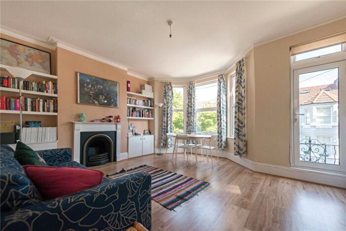 3 Bedroom Apartment To Rent In Bathurst Gardens, London, NW10