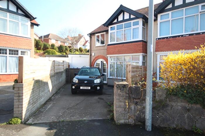 2 Bedroom Flat For Sale In South Place, Rhos On Sea, Colwyn Bay, LL28