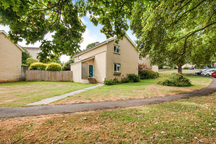 2 Bedroom Maisonette For Sale In Hazel Grove, Moorlands, Bath, Bath And North East Somerset, BA2