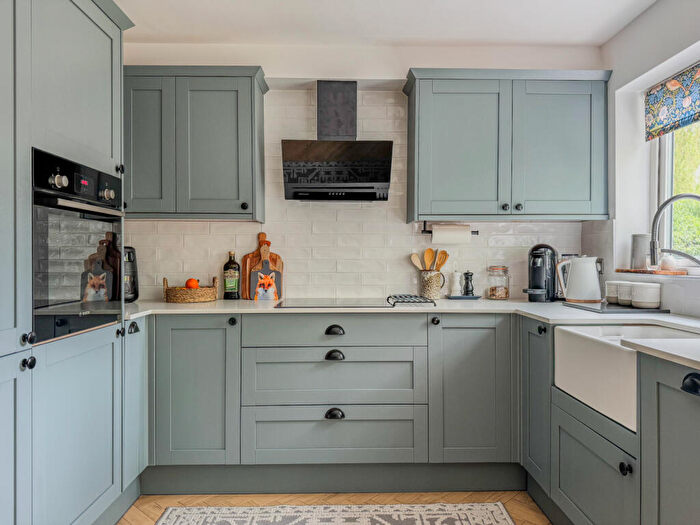 1 Bedroom Maisonette For Sale In Old Oak Gardens, Northchurch, Berkhamsted, HP4