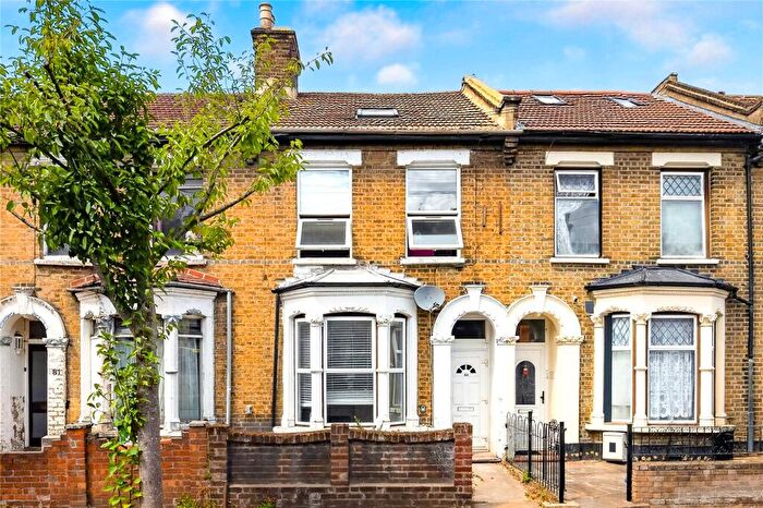 2 Bedroom Flat For Sale In Leslie Road, Leytonstone, London, E11