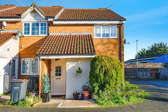 1 Bedroom Maisonette For Sale In Malham Close, Luton, Bedfordshire, LU4