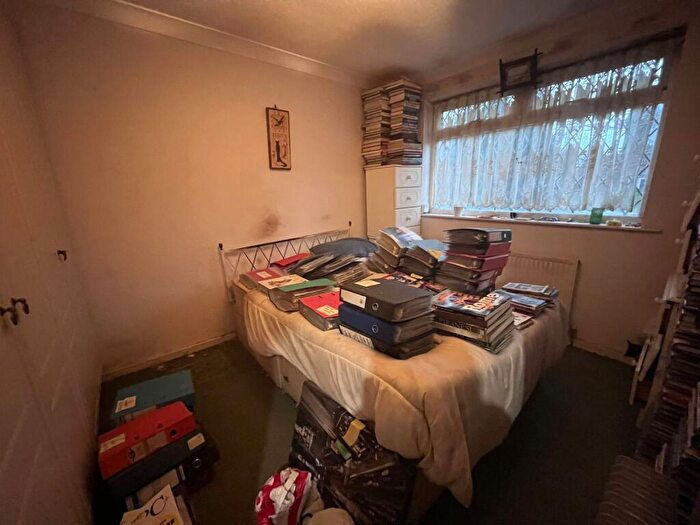 2 Bedroom Bungalow For Sale In Swallow Drive, ., Leeds, West Yorkshire, LS17