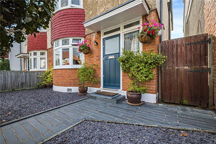3 Bedroom Semi-Detached House For Sale In Dovedale Road, London, SE22