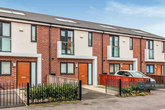 2 Bedroom Terraced House To Rent In Plymouth View, Manchester, M13