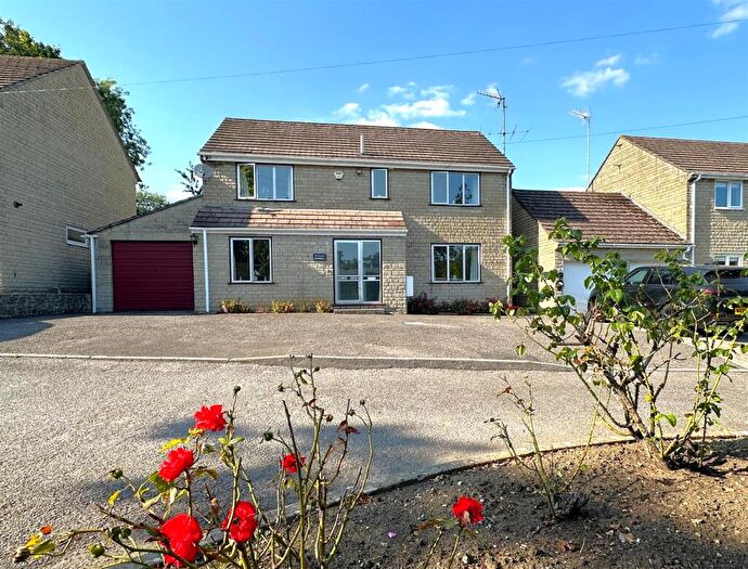 4 Bedroom Detached House For Sale In Ivy Road, Chippenham, SN15