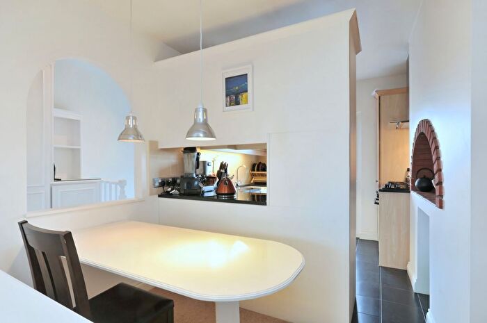 2 Bedroom Flat To Rent In Castelnau, Barnes, SW13