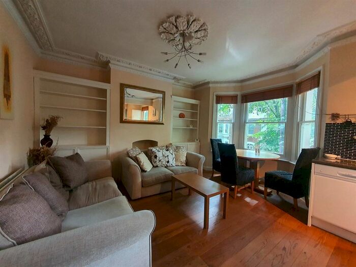 3 Bedroom Flat To Rent In Upham Park Road, Chiswick, W4