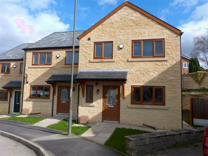 3 Bedroom Mews House To Rent In Hazelwood Close, Hadfield, Glossop, SK13
