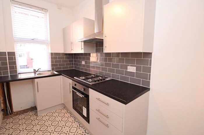 2 Bedroom End Of Terrace House To Rent In Claremont Place, Leeds, West Yorkshire, LS12