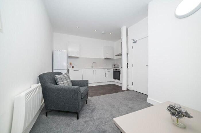 2 Bedroom Flat To Rent In Hartley Road, Nottingham, Nottinghamshire, NG7