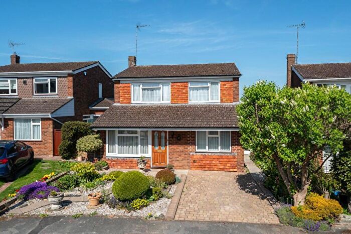 3 Bedroom Detached House For Sale In Church Croft, Edlesborough, LU6