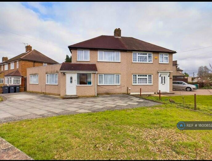 3 Bedroom Semi-Detached House To Rent In Bothwell Road, New Addington, Croydon, CR0