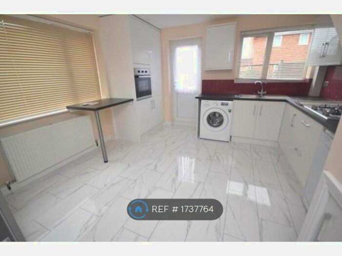 3 Bedroom Semi-Detached House To Rent In Silverdale Road, Reading, RG6