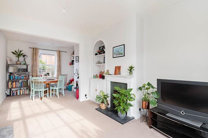 3 Bedroom End Of Terrace House To Rent In Crestway, Putney, SW15