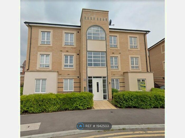 2 Bedroom Flat To Rent In Fisher Place, Slough, Langley (Castleview Catchment), SL3