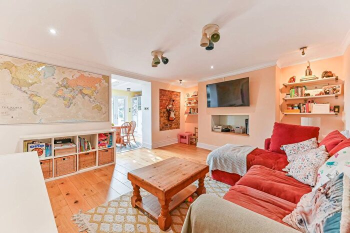 2 Bedroom Flat For Sale In Penge Road, Penge, London, SE20