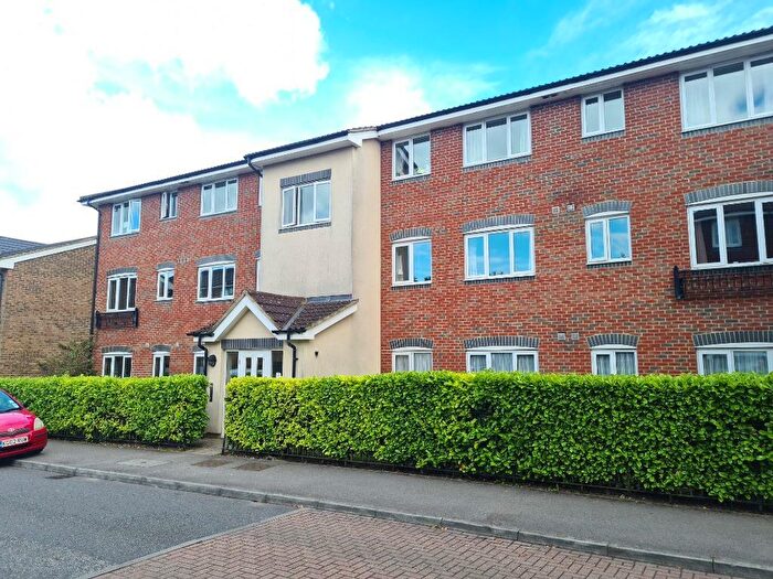 2 Bedroom Flat To Rent In Kiln Way, Dunstable, LU5