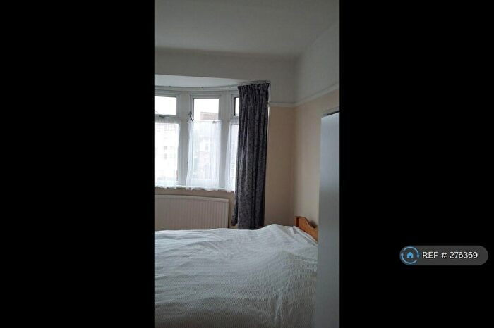 2 Bedroom Flat To Rent In Northampto St, London, N1