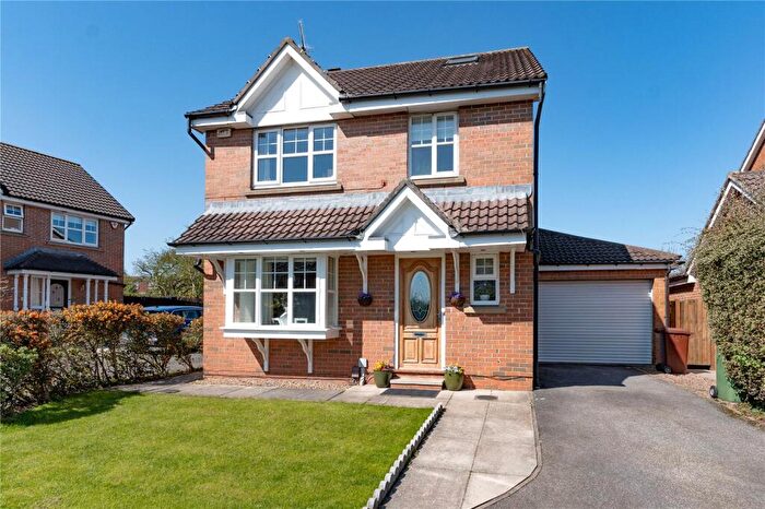 5 Bedroom Detached House For Sale In Hawthorne View, Gildersome, Morley, Leeds, LS27