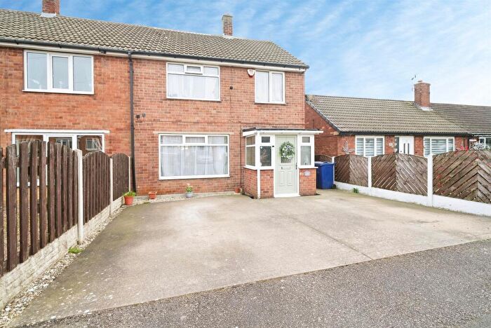 3 Bedroom Semi-Detached House For Sale In West End Avenue, Royston, Barnsley, S71