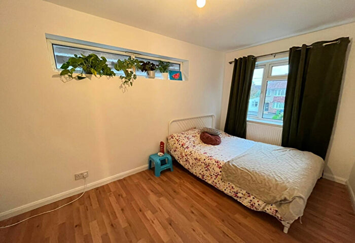7 Bedroom Semi-Detached House To Rent In Highbury Close, New Malden, London, KT3