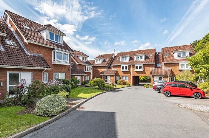 2 Bedroom Flat For Sale In Pine Tree Court, Sketty, Swansea, SA2