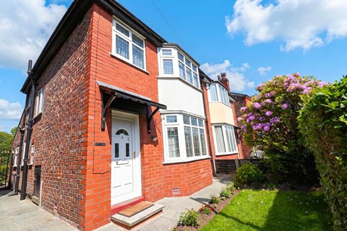 3 Bedroom Semi-Detached House For Sale In Trafalgar Road, Salford, M6