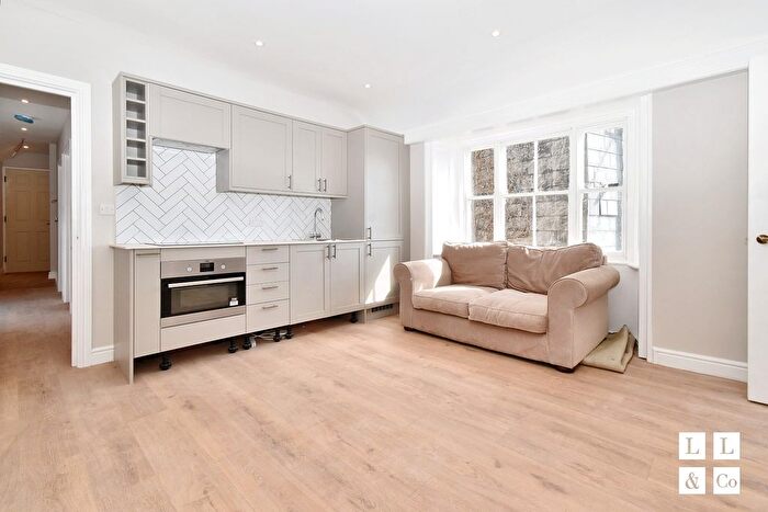 2 Bedroom Flat To Rent In Broad Street, Penryn, TR10