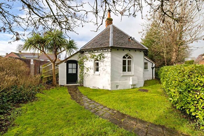 2 Bedroom Detached House For Sale In St. Pauls Road, Chichester, PO19