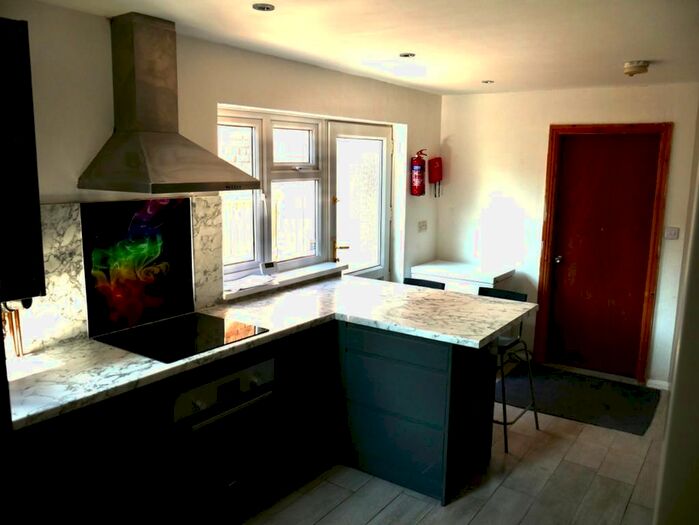 5 Bedroom Detached House To Rent In Harrington Drive, Lenton NG7