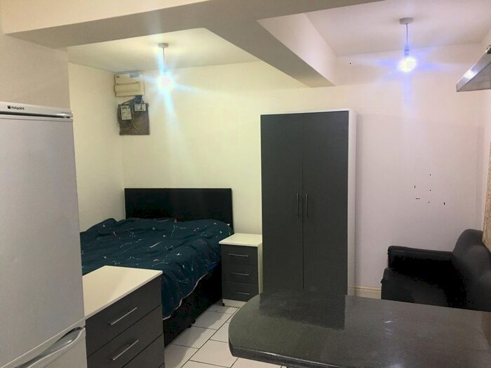 1 Bedroom Flat To Rent In Stratford Road, Sparkhill B11