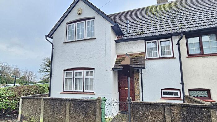3 Bedroom House To Rent In Knockhall Road, Greenhithe, DA9