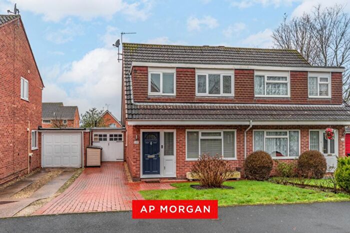 3 Bedroom Semi Detached House For Sale In Lindridge Close, Winyates Green, Redditch, B98